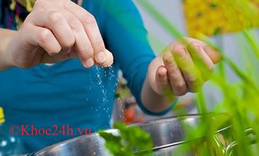 Hãy hành động để giảm muối trong bữa ăn người Việt