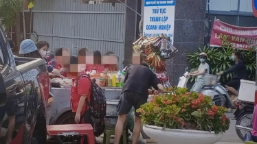 Đồ ăn vặt cổng trường - Tiềm ẩn nguy cơ mất an toàn