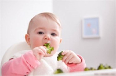 Ăn dặm quá sớm, trẻ dễ mắc bệnh tiêu hóa