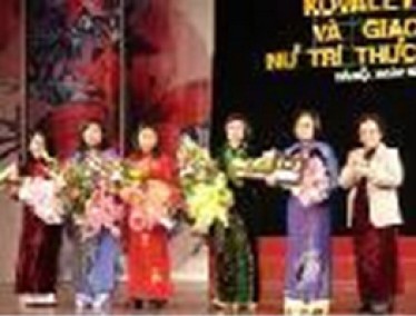 Một tập thể nữ xứng đáng nhận giải thưởng Kovalevskaia