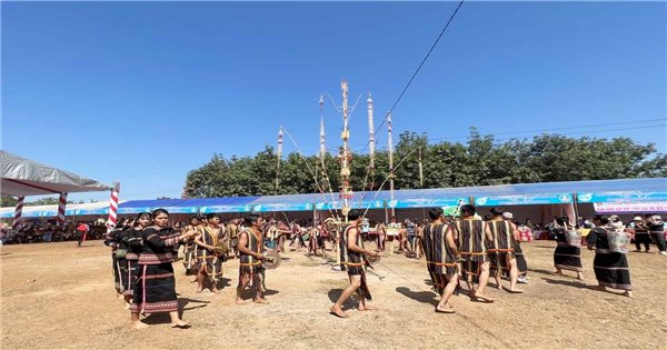 Rate of hypertension and some related factors in Gia Rai ethnic people aged 40 and over in Ia Khuol commune, Chu Pah district, Gia Lai province in 2021