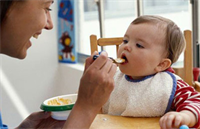 Nuôi dưỡng, chăm sóc trẻ đúng cách để phòng bệnh