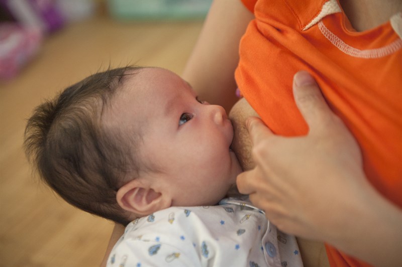 Người mẹ cho con bú cần lưu ý