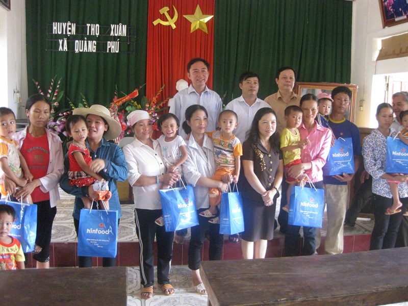Hỗ trợ các sản phẩm giàu dinh dưỡng cho trẻ em bị suy dinh dưỡng vùng lũ